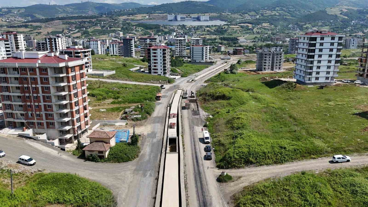 SAMSUN BÜYÜKŞEHİR BELEDİYESİ, KENT GENELİNDE ULAŞIM ALTYAPISINI GÜÇLENDİRMEK AMACIYLA 17 İLÇEDE...