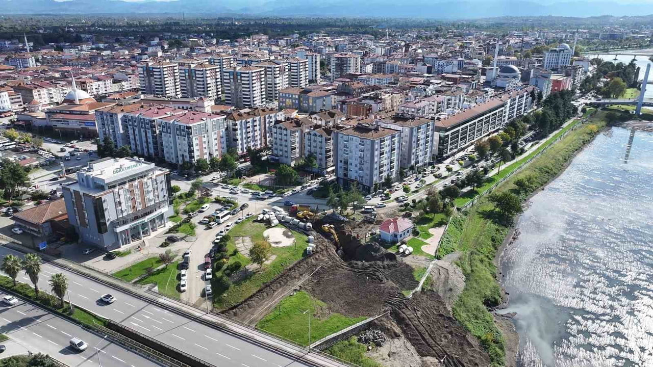 SAMSUN BÜYÜKŞEHİR BELEDİYESİ, SAHİL KESİMLERİ VE CADDELERDE ALTYAPI ÇALIŞMALARINI...