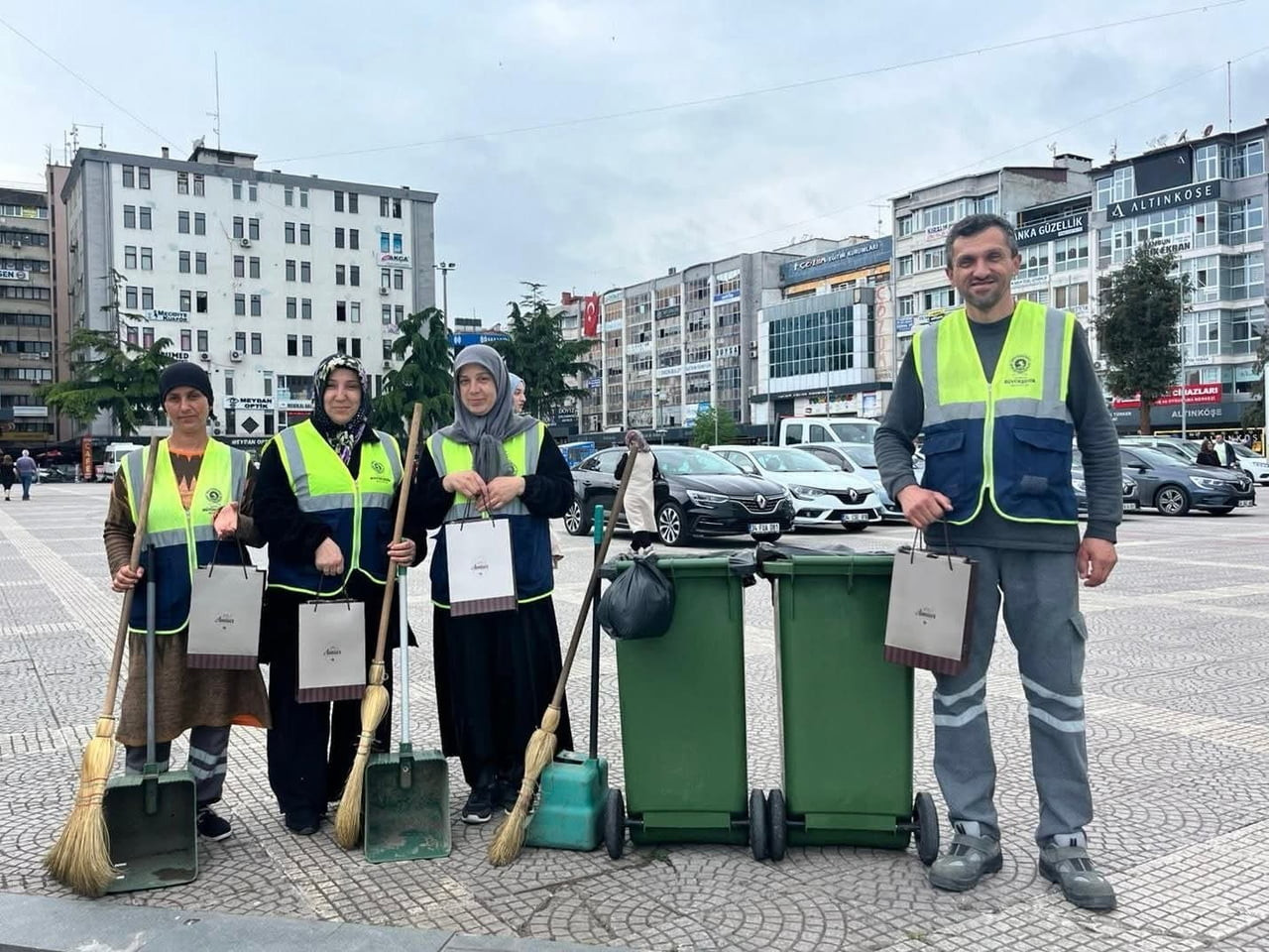 SAMSUN BÜYÜKŞEHİR BELEDİYESİ (SBB) TARAFINDAN ÇALIŞANLARA BAYRAM ÖNCESİ İKRAMİYELERİ YATIRILDI....