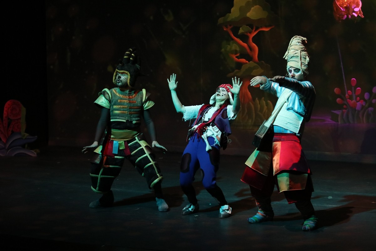 Samsun Devlet Opera ve Balesi, "Masal Şatosu" müzikalini yarın sahneye koyacak. "Uyuyan Güzel"...