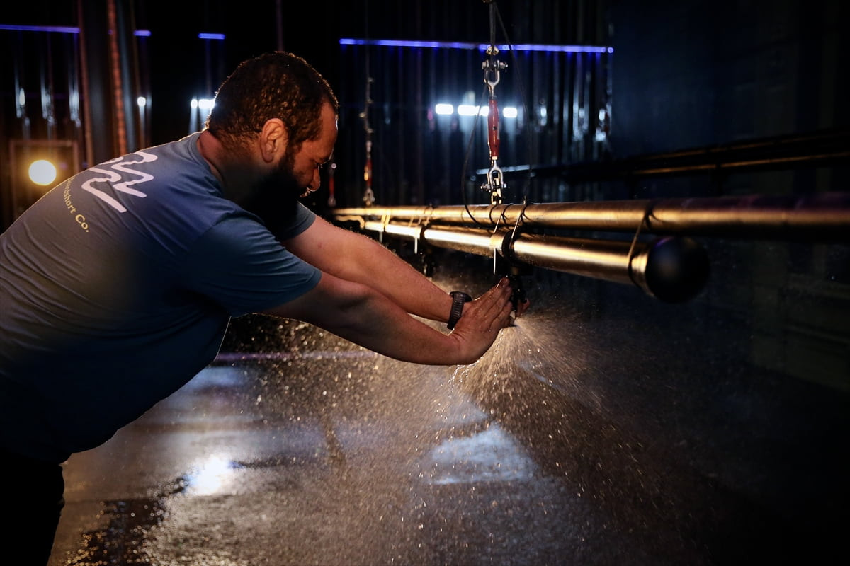 Samsun Devlet Opera ve Balesinde (SAMDOB) "siyah giyen adamlar" olarak bilinen teknik ekip...