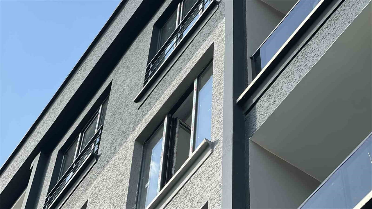 SAMSUN (İHA) - SAMSUN’UN ATAKUM İLÇESİNDE YAPIMI SÜREN 5 KATLI BİR İNŞAATTA ÇALIŞAN LAMİNANT...