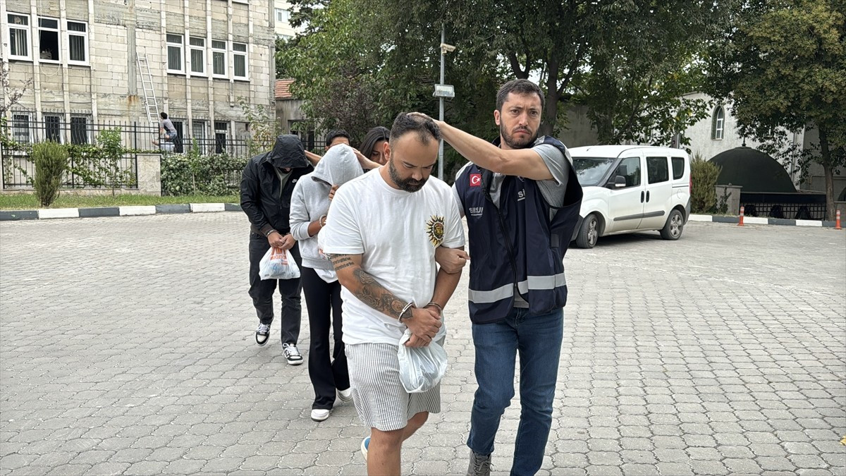 Samsun merkezli 3 ilde düzenlenen operasyonda, internetten sahte ilanla dolandırıcılık yaptıkları...