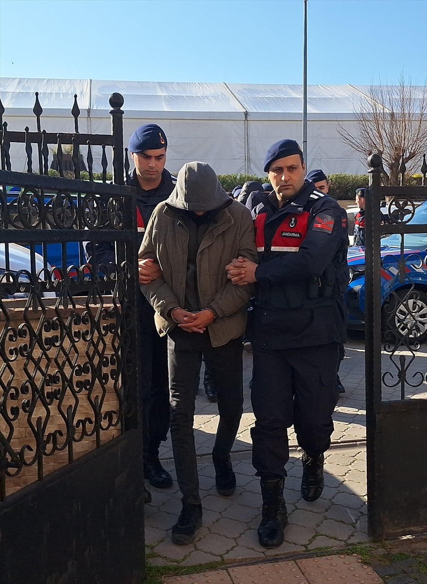 Samsun merkezli 7 ilde düzenlenen yasa dışı bahis operasyonunda 14 şüpheli gözaltına alındı....