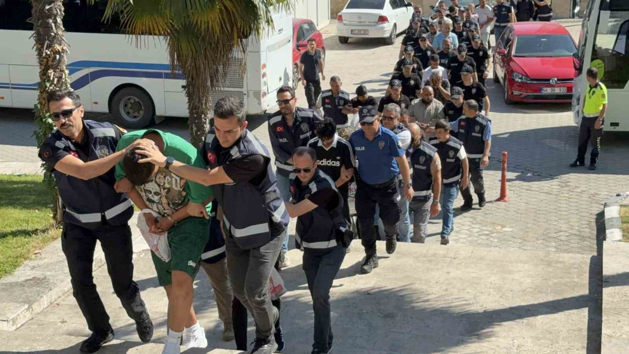 SAMSUN MERKEZLİ 7 İLDE DÜZENLENEN YASA DIŞI BAHİS OPERASYONUNDA GÖZALTINA ALINAN 52 ŞÜPHELİDEN...