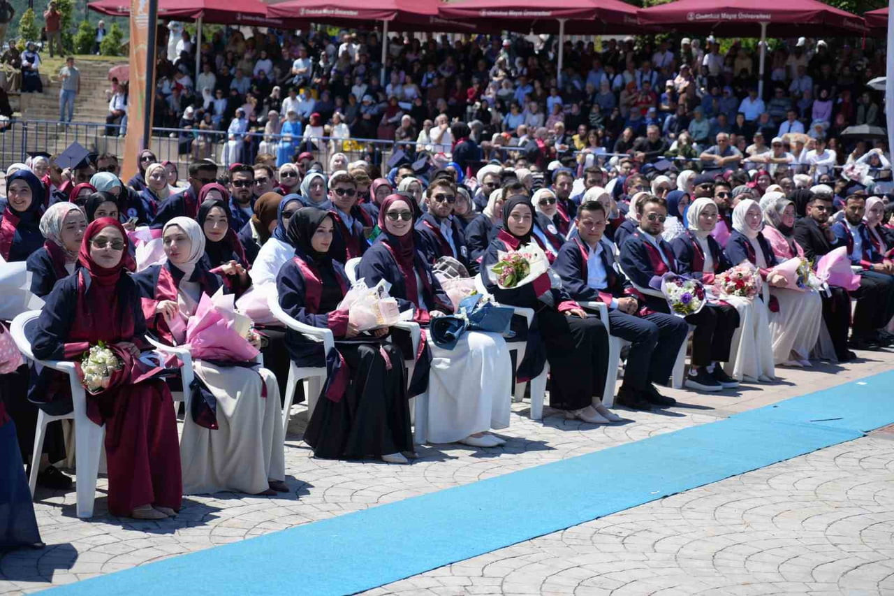 SAMSUN ONDOKUZ MAYIS ÜNİVERSİTESİ (OMÜ) İLAHİYAT FAKÜLTESİNDE 320 ÖĞRENCİ MEZUNİYET HEYECANI...