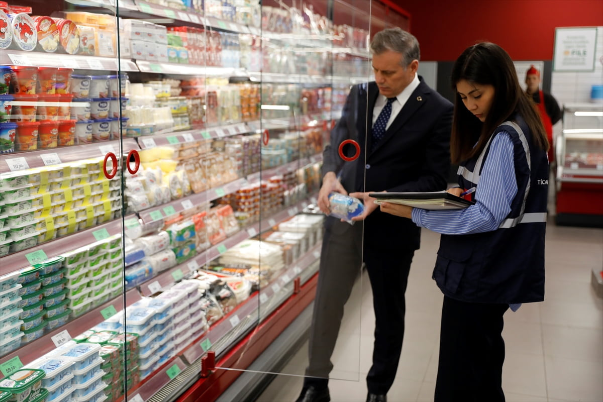 Samsun Ticaret İl Müdürlüğü ekipleri, Ramazan Bayramı öncesinde zincir market ve lokantalarda...