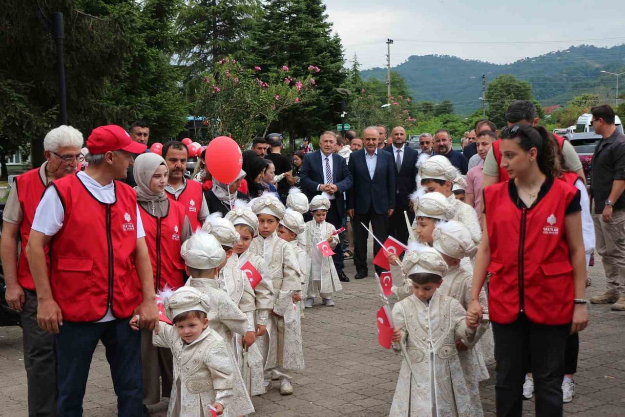 SAMSUN VAKIFLAR BÖLGE MÜDÜRLÜĞÜ 530 YILLIK VAKIF GELENEĞİNİ YAŞATARAK 25 ÇOCUK İÇİN SÜNNET ŞÖLENİ...