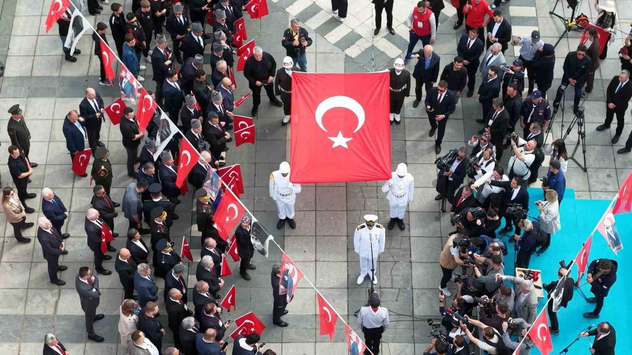 SAMSUN'DA, 19 MAYIS ATATÜRK'Ü ANMA, GENÇLİK VE SPOR BAYRAMI KAPSAMINDA DÜZENLENEN "BAYRAK DEVİR...
