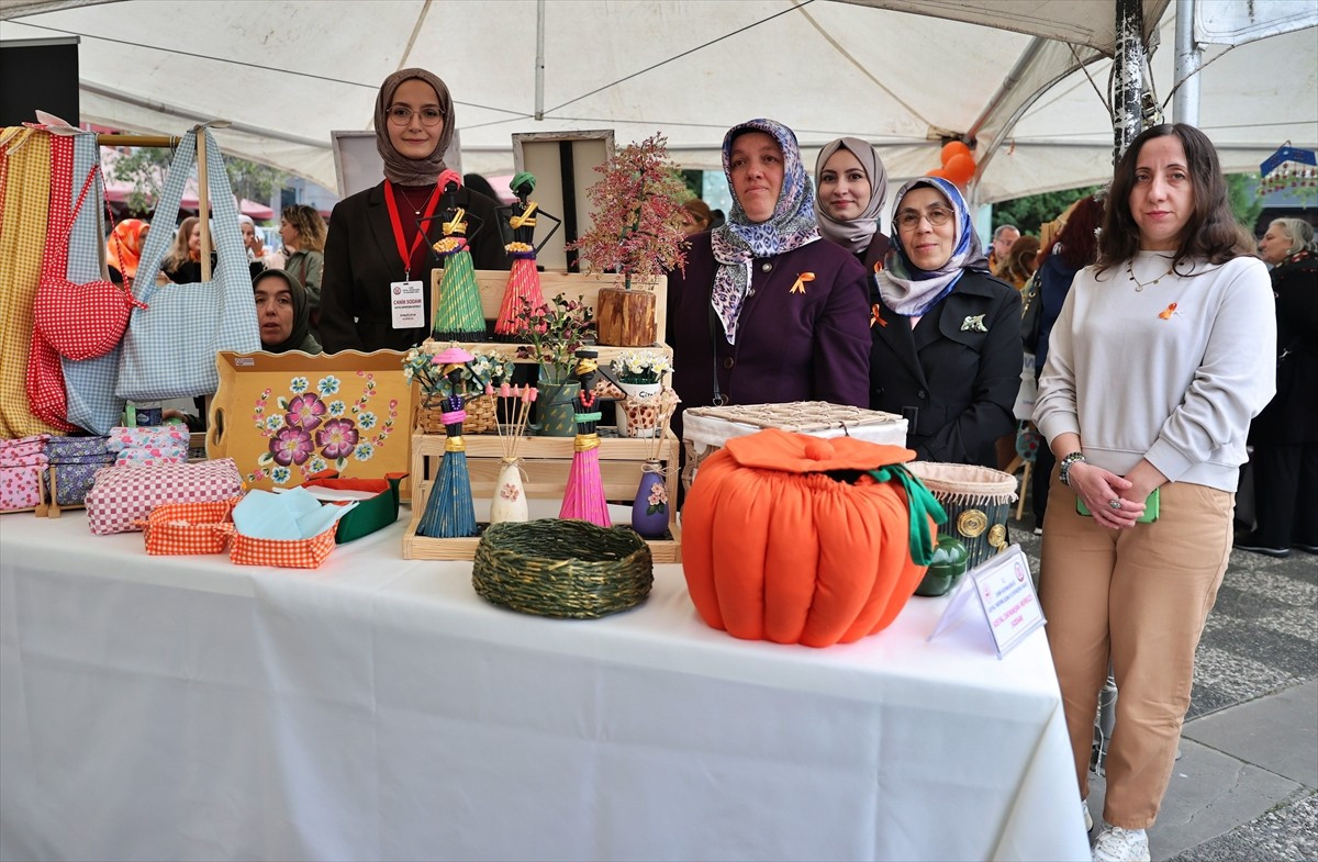 Samsun'da 25 Kasım Kadına Yönelik Şiddete Karşı Uluslararası Mücadele Günü kapsamında farkındalık...