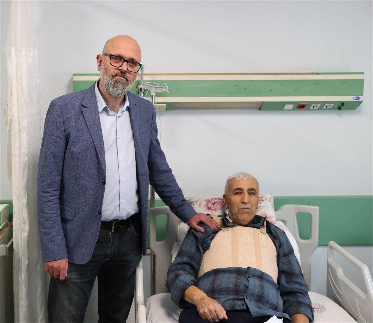 Samsun'da aort, aort yayı ve inen aortta aynı anda genişleme saptanan 65 yaşındaki hasta, açık...