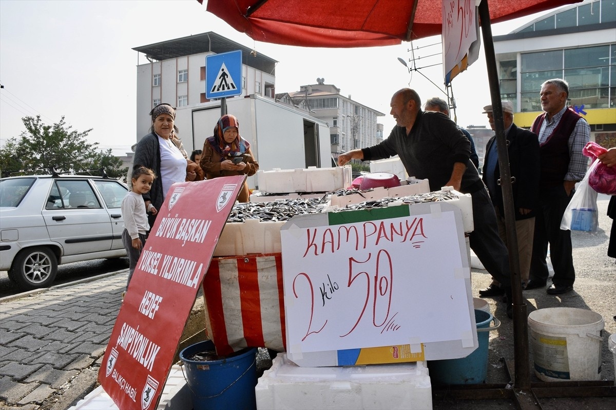 Samsun'da balıkçılık yapan fanatik Samsunspor taraftarı 42 yaşındaki Habil Yurtseven, UEFA...
