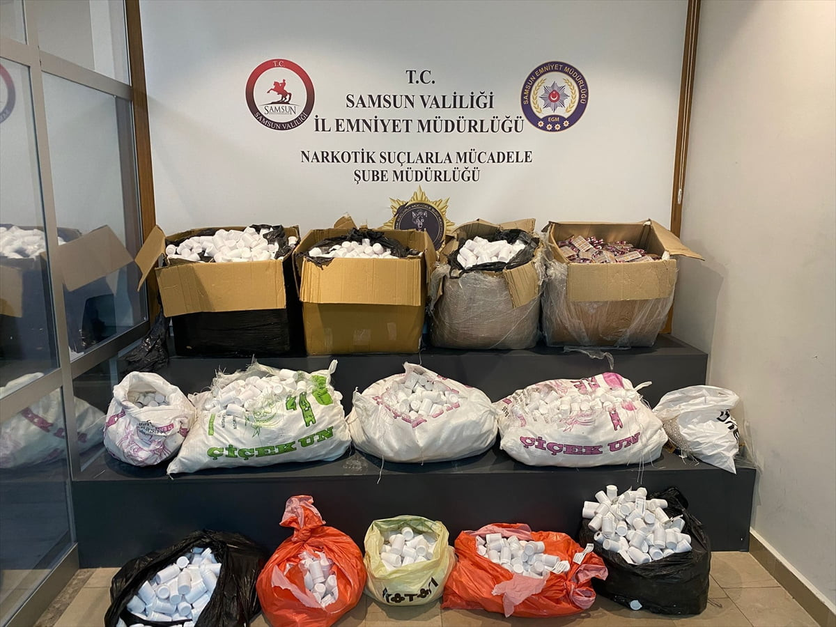 Samsun'da düzenlenen operasyonlarda 236 bin 122 uyuşturucu hap ele geçirildi, 3 zanlı...