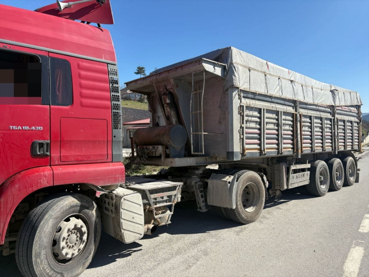 Samsun'da kantara girmeden ilerlediği belirlenen çekiciye 48 bin 70 lira para cezası uygulandı.