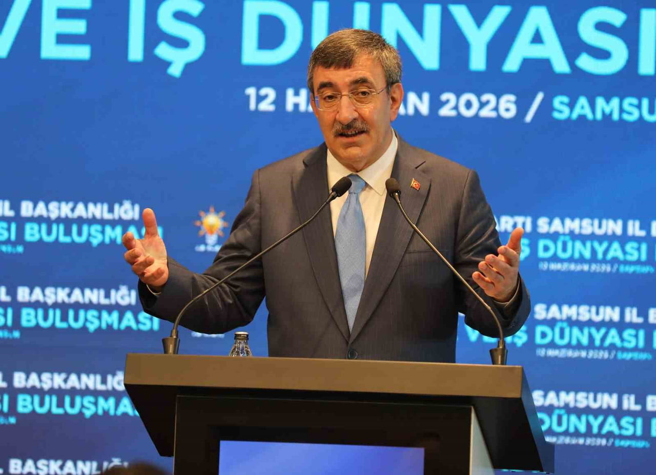 SAMSUN'DA STK VE İŞ DÜNYASI BULUŞMASI’NA KATILAN CUMHURBAŞKANI YARDIMCISI CEVDET YILMAZ, ÖNEMLİ...