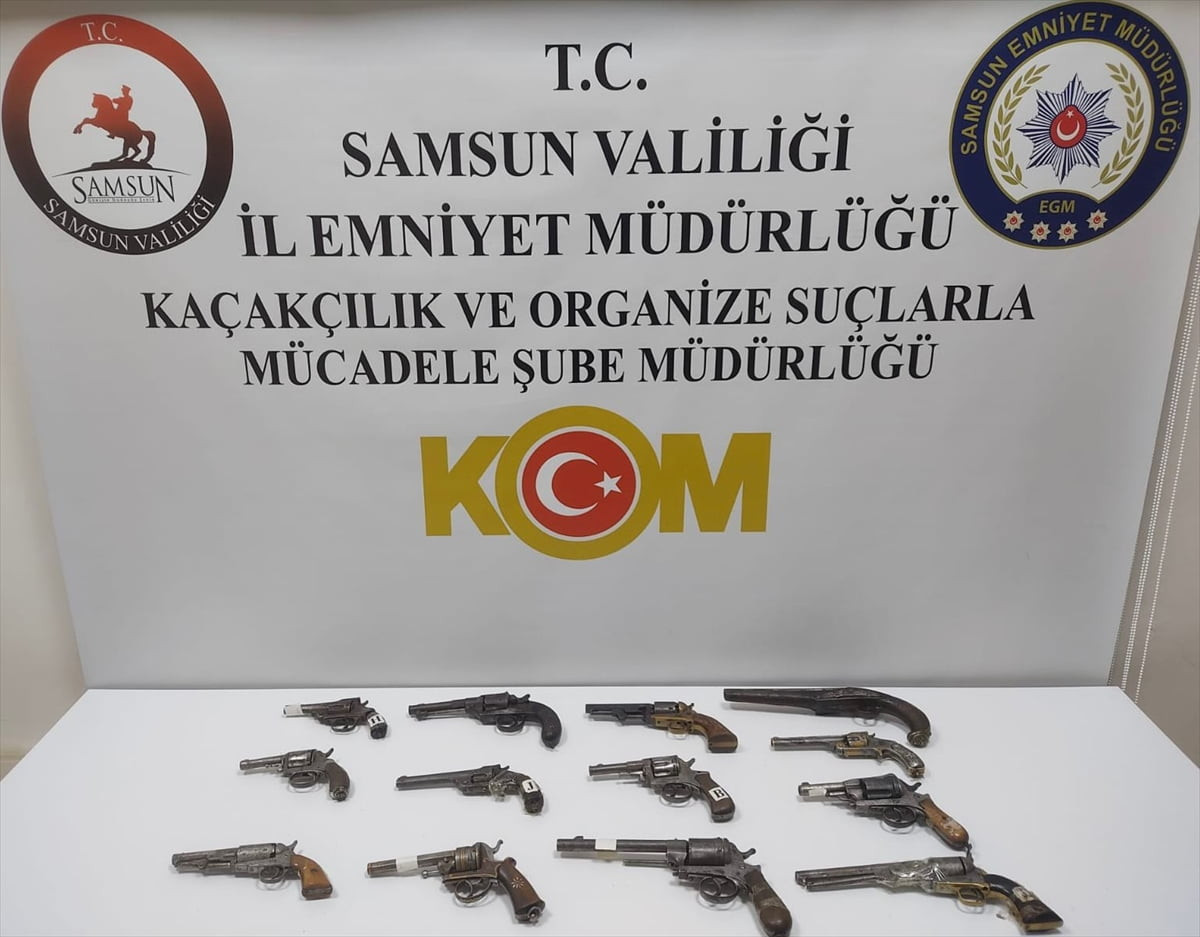 Samsun'da, tescile tabi kültür varlığı kapsamında 13 tabanca ele geçirildi.