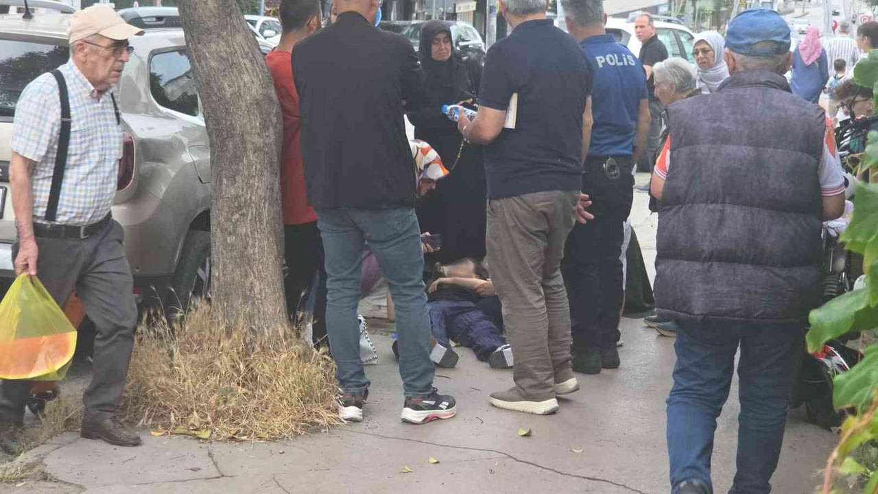 SAMSUN'DA YKS'YE GİRMEK İÇİN SINAVIN OLACAĞI OKULUN ÖNÜNE GELEN ÖĞRENCİ, EHLİYETİNİ DÜŞÜRDÜĞÜNÜ...