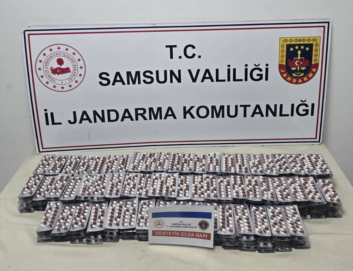 Samsun'un Atakum ilçesinde asma tavana uyuşturucu hap saklanmasına ilişkin 2 şüpheli gözaltına...