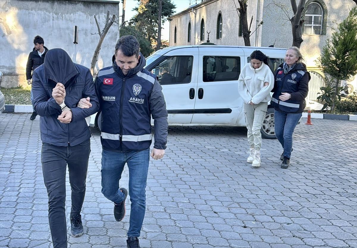 Samsun'un Atakum ilçesinde, camını kırıp girdikleri ikametten televizyon çalan 2 zanlı...