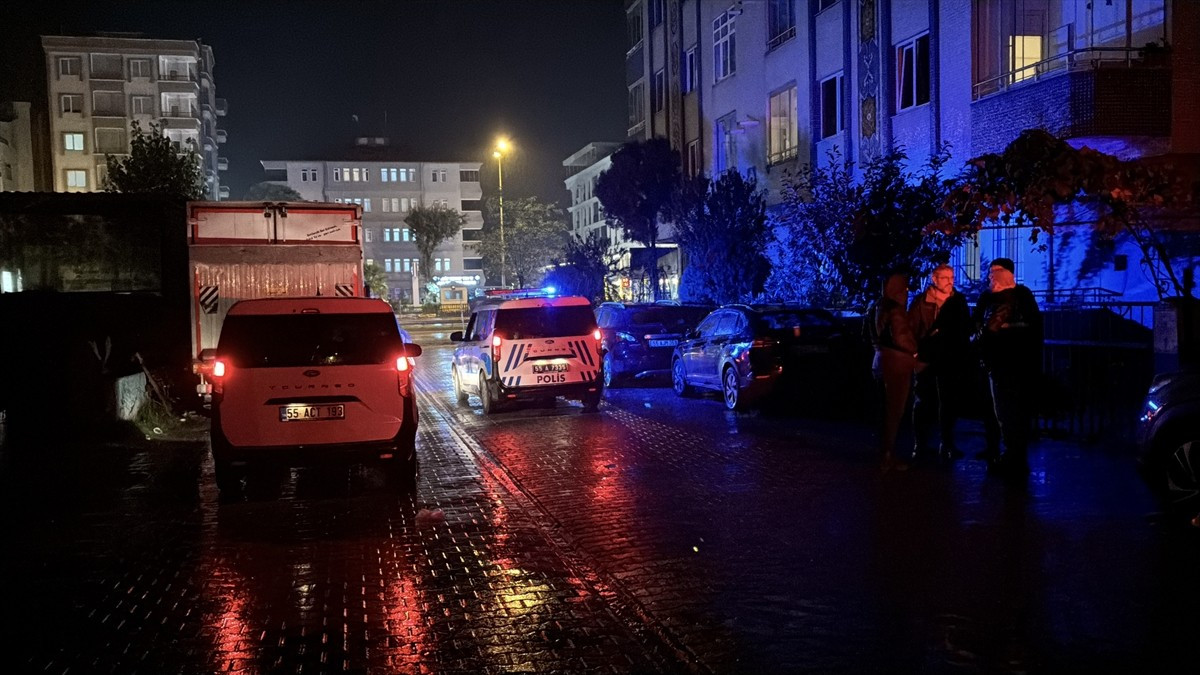 Samsun'un Atakum ilçesinde otomobilde bıçaklı saldırıya uğrayan kişi yaralandı, şüpheli gözaltına...