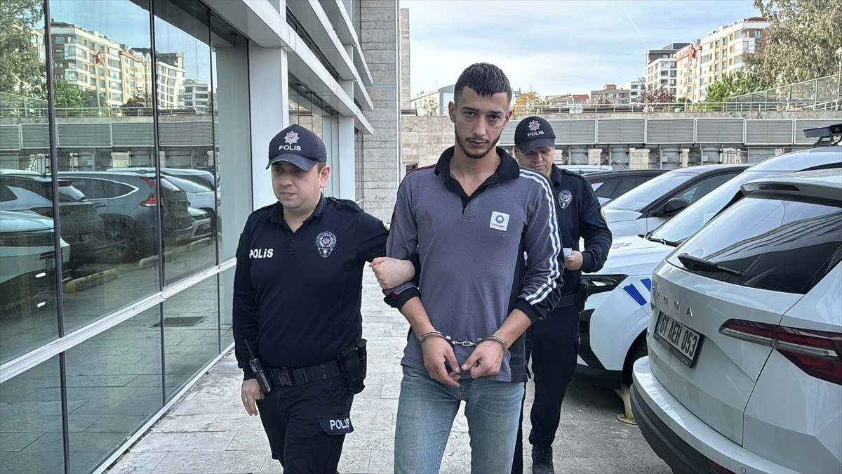 Samsun'un Atakum ilçesinde tartıştığı arkadaşını darbederek ağır yaraladığı iddia edilen şüpheli...
