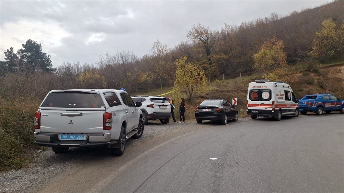 Samsun'un Bafra ilçesinde bir otomobil içinde 2 kişi ölü bulundu.