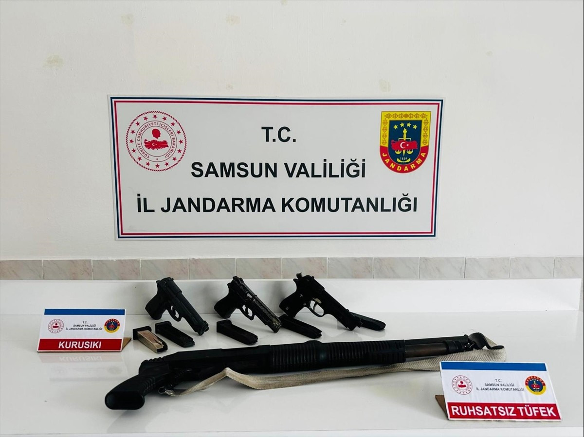 Samsun'un Bafra ilçesinde düzenlenen silah kaçakçılığı operasyonunda 2 şüpheli gözaltına alındı....