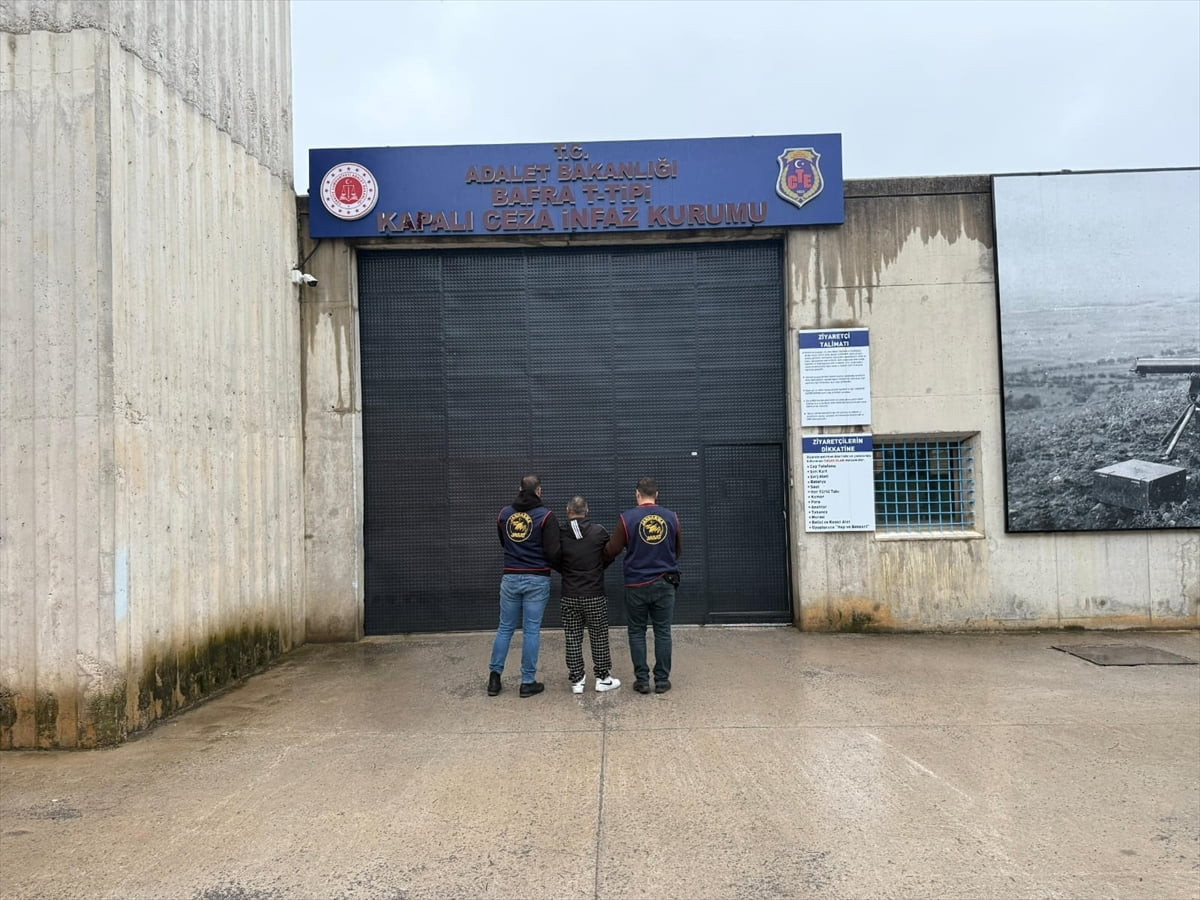 Samsun'un Bafra ilçesinde, hakkında 12 yıl 1 ay 5 gün hapis cezasını bulunan firari hükümlü...
