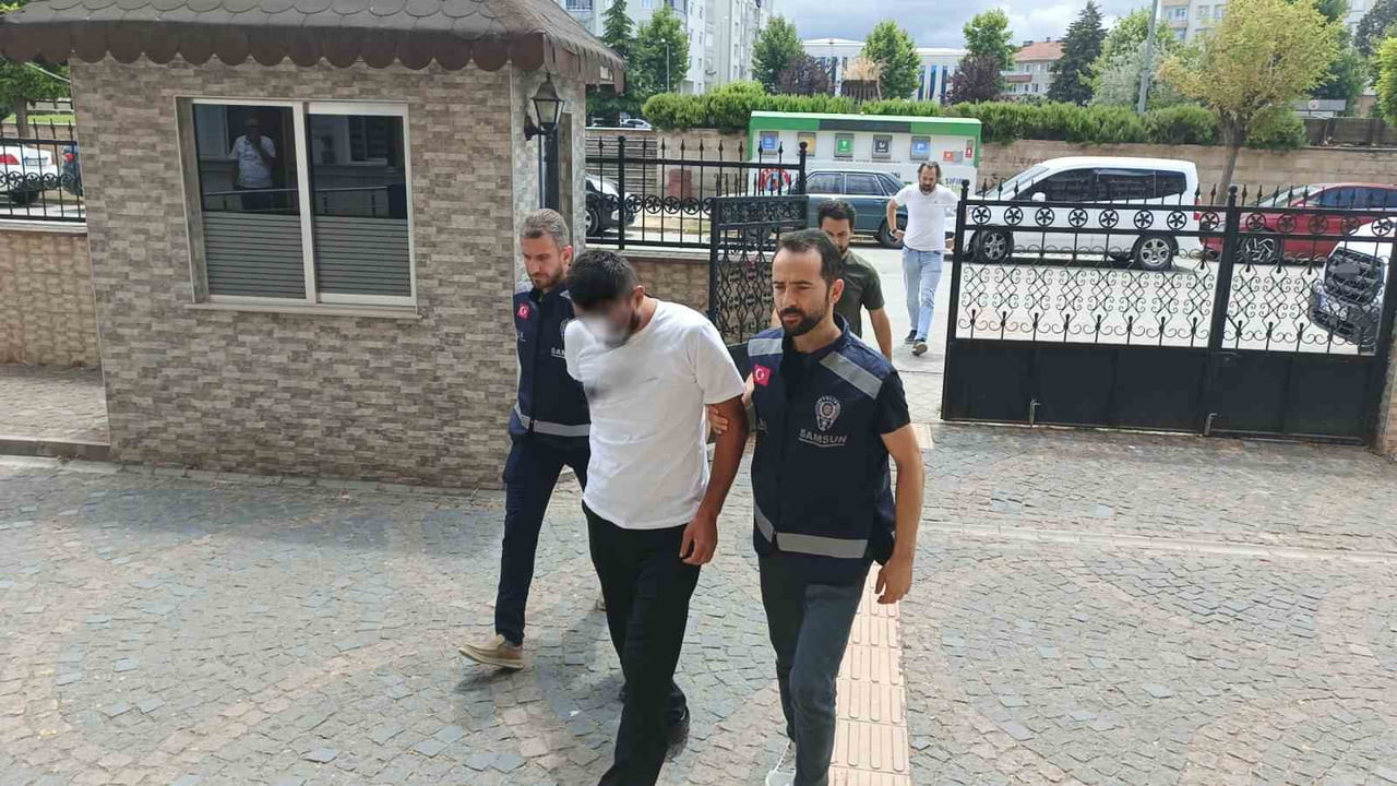 SAMSUN'UN BAFRA İLÇESİNDE POLİS EKİPLERİNİN DÜZENLEDİĞİ PEŞ PEŞE UYUŞTURUCU OPERASYONLARINDA...