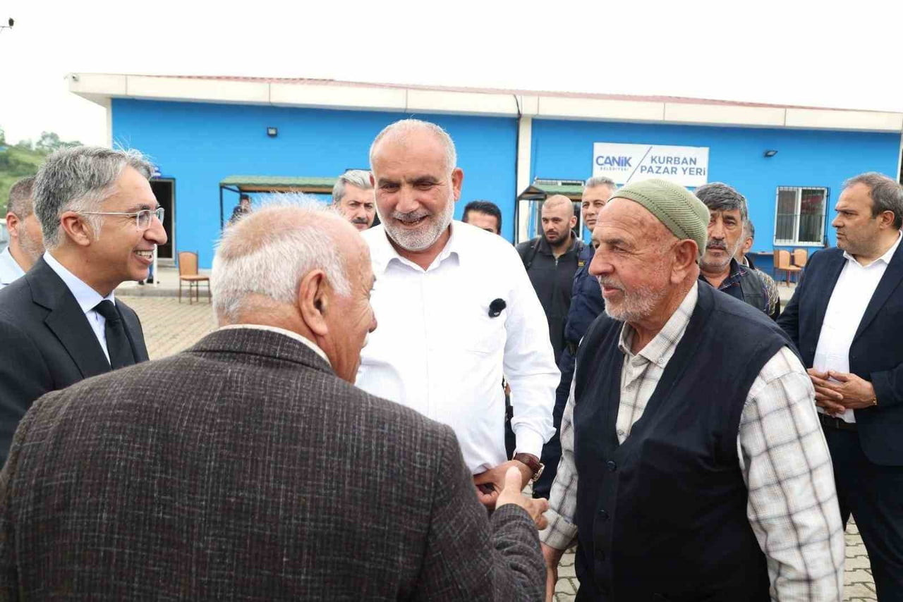 SAMSUN'UN CANİK BELEDİYESİ TARAFINDAN HİZMETE SUNULAN KURBAN PAZARI, ÜRETİCİLER VE VATANDAŞLARDAN...