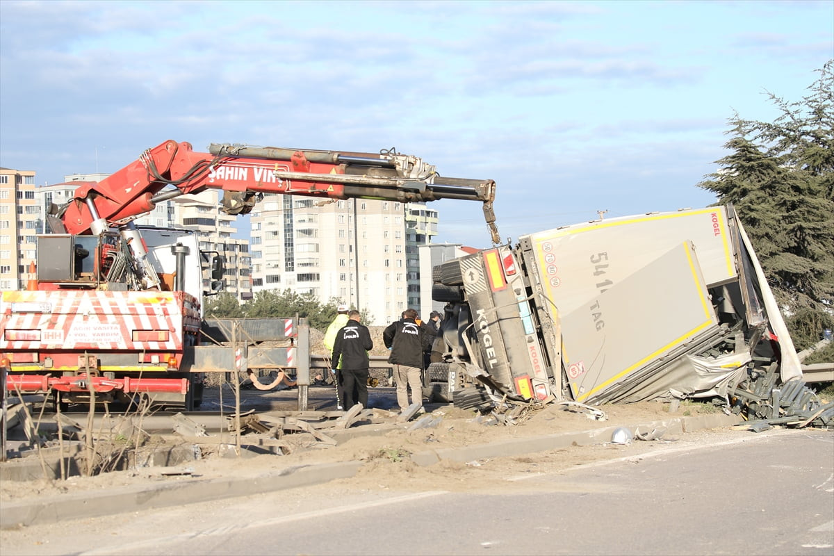 Samsun'un Canik ilçesinde meydana gelen trafik kazasında 1 kişi öldü, 3 kişi yaralandı.