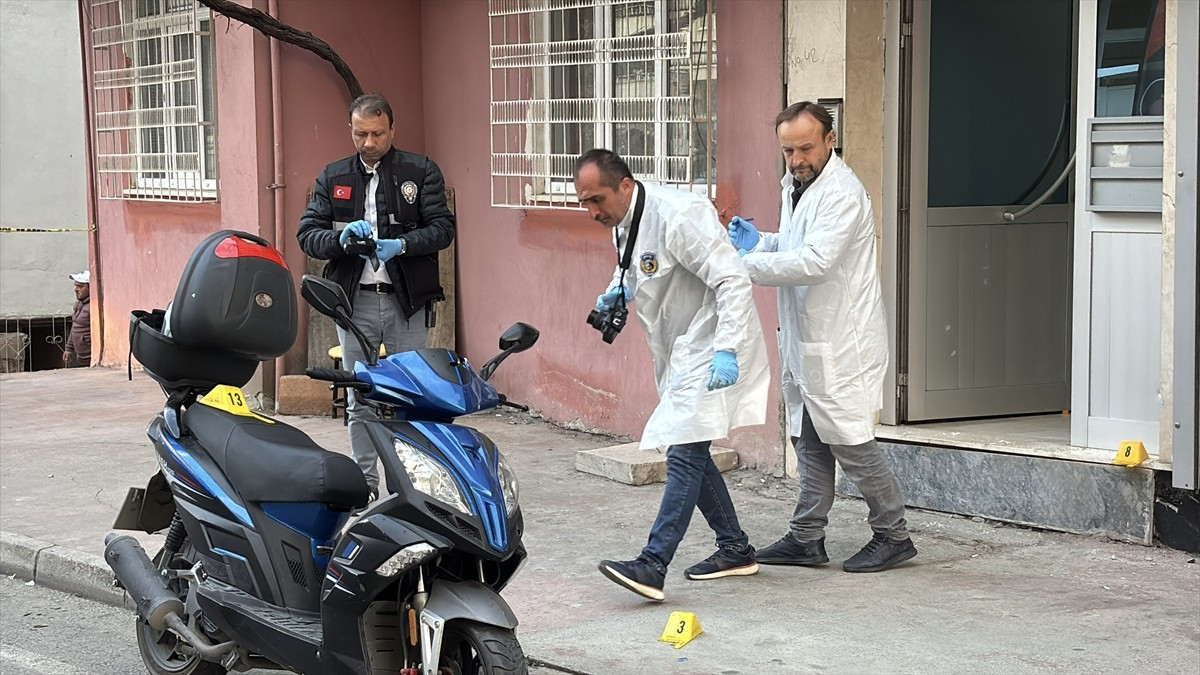 Samsun'un Canik ilçesinde silahlı saldırıya uğrayan 2 kişi yaralandı, olaya ilişkin 7 kişi...