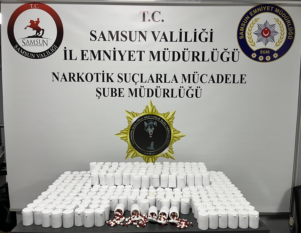 Samsun'un Çarşamba ilçesinde, 18 bin 900 uyuşturucu hap ele geçirildi, 2 şüpheli gözaltına...
