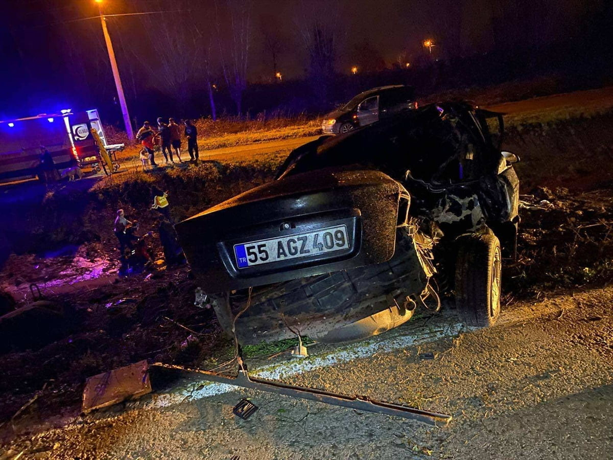 Samsun'un Çarşamba ilçesinde devrilen otomobilin sürücüsü hayatını kaybetti. Kaza yerine sağlık...