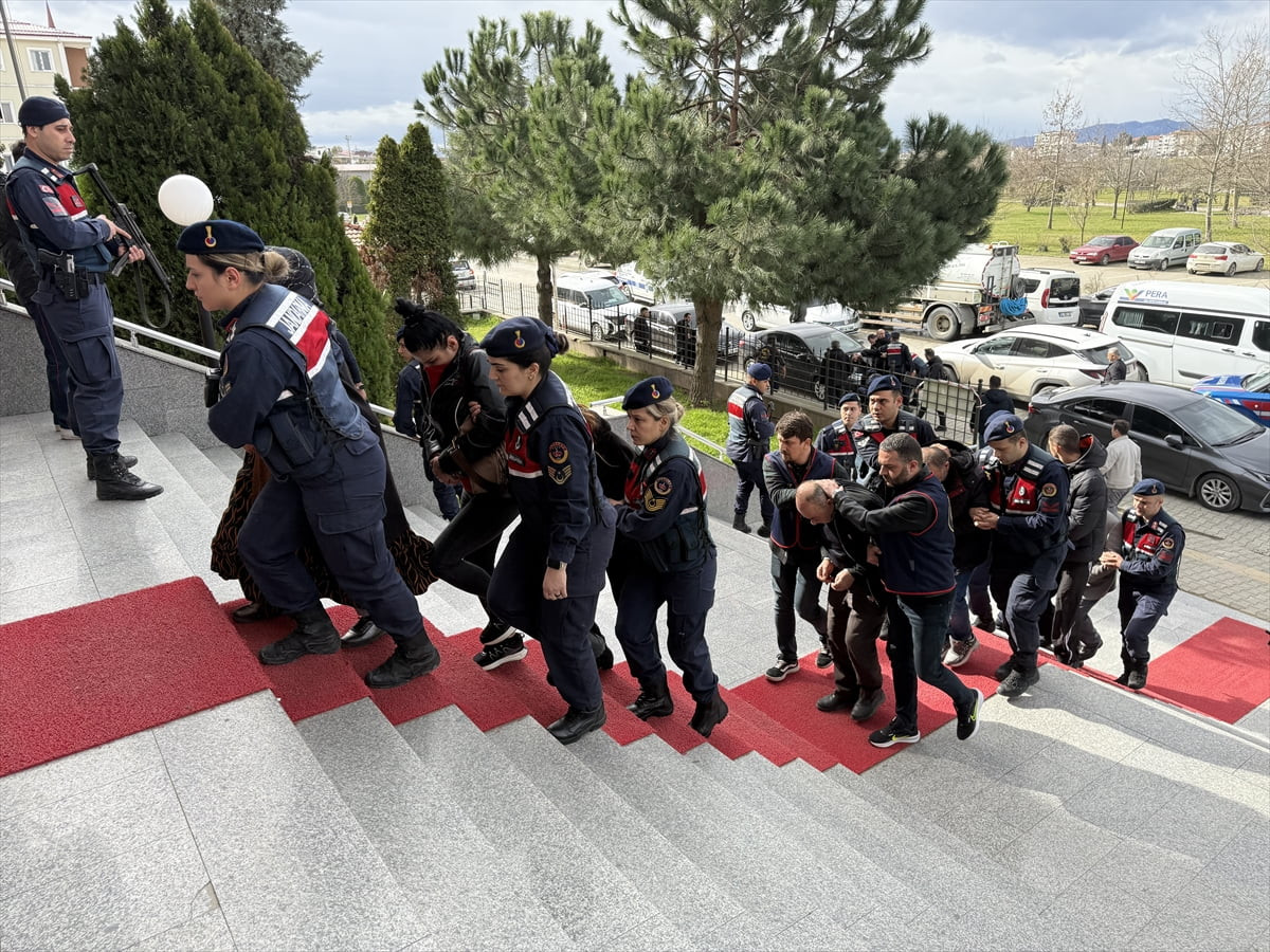 Samsun'un Çarşamba ilçesinde düzenlenen fuhuş operasyonunda 8 şüpheli gözaltına alındı....