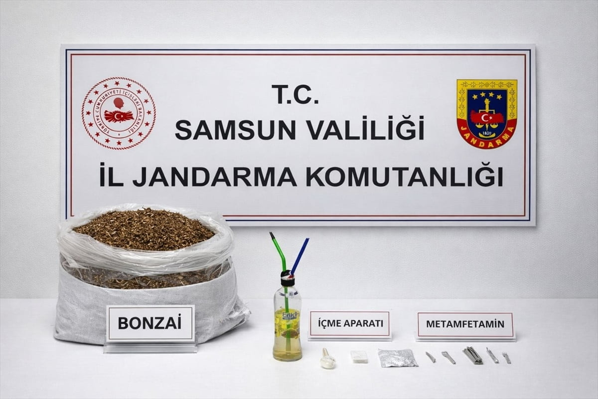 Samsun'un Çarşamba ve Tekkeköy ilçelerinde düzenlenen uyuşturucu operasyonlarında 4 şüpheli...