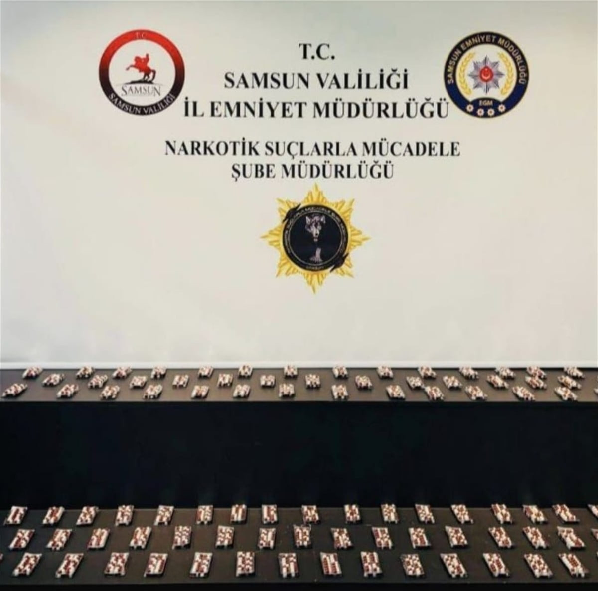Samsun'un İlkadım, Atakum ve Çarşamba ilçelerinde düzenlenen uyuşturucu operasyonlarında 5 şüpheli...