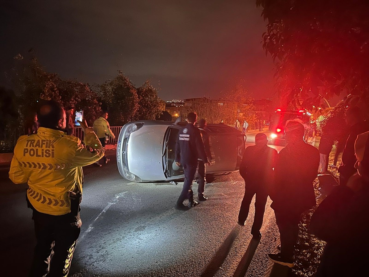  Samsun'un İlkadım ilçesinde 3 aracın karıştığı trafik kazasında 5 kişi hafif yaralandı.