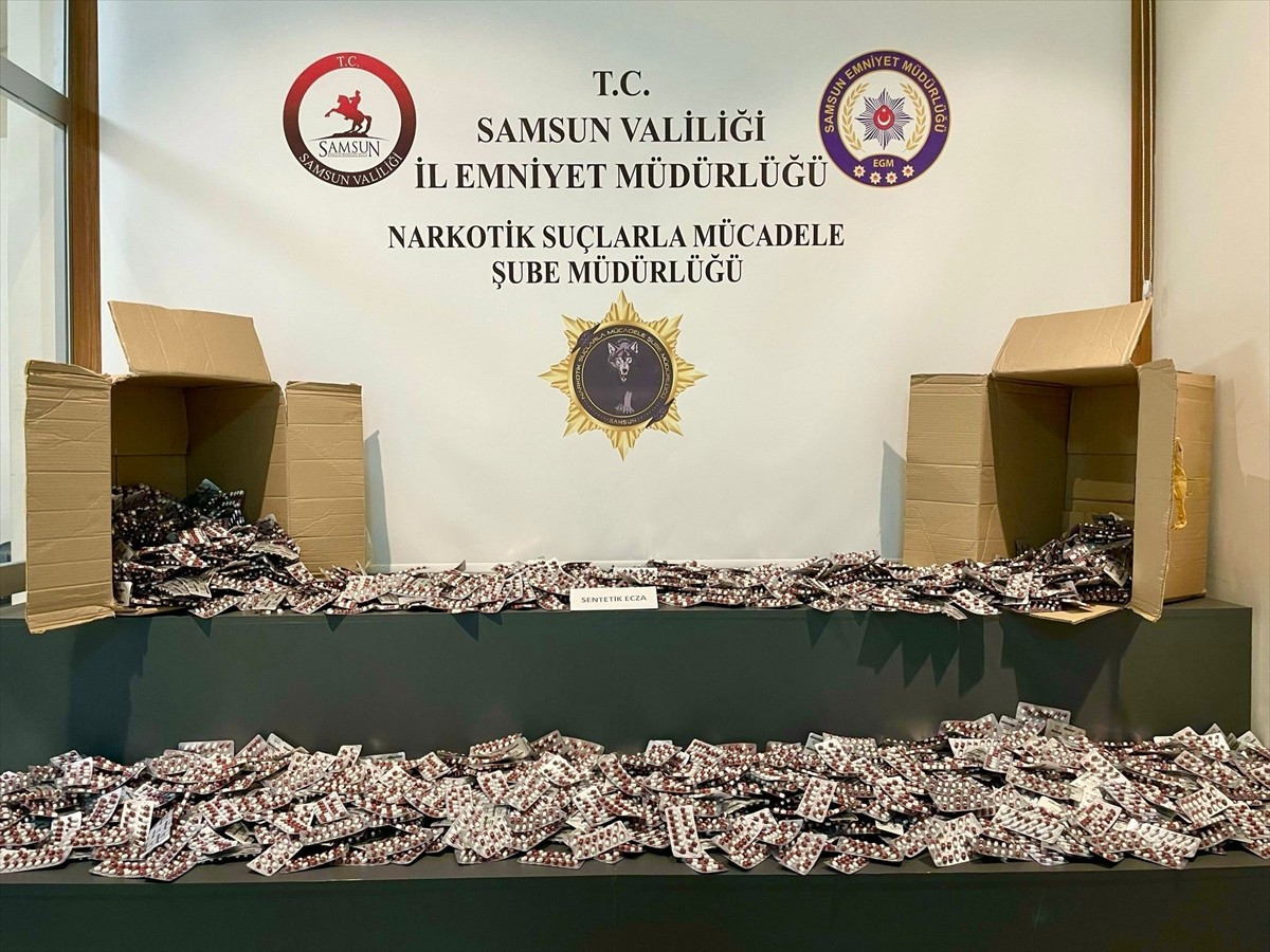 Samsun'un İlkadım ilçesinde 47 bin 824 sentetik ecza hapı ele geçirildi.