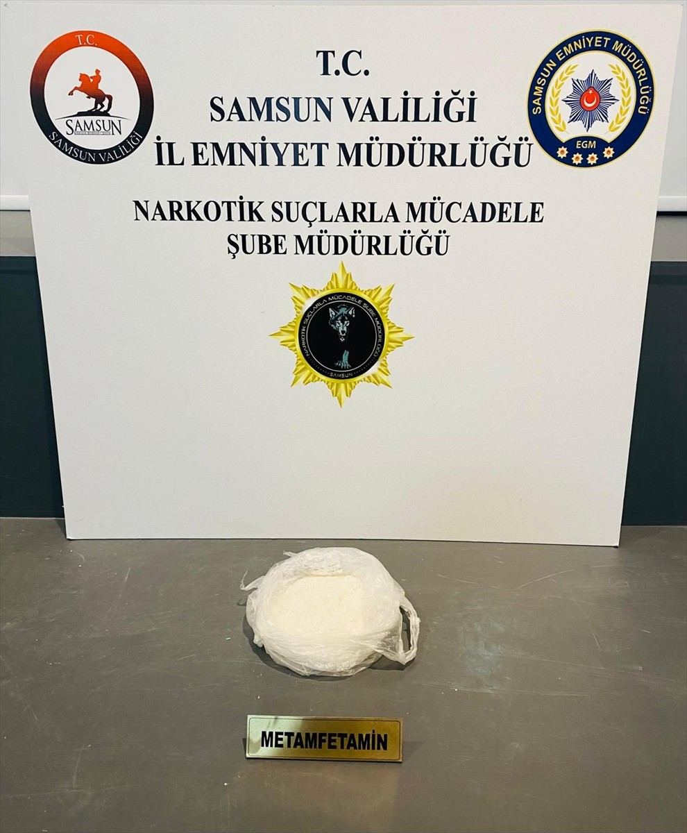 Samsun'un İlkadım ilçesinde iplik rulolarının içine gizlenmiş 204,07 gram sentetik uyuşturucu ele...