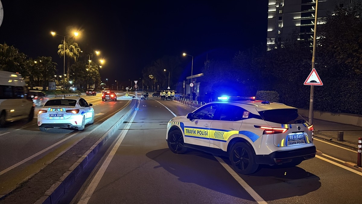 Samsun'un İlkadım ilçesinde motosikletin yayaya çarpması sonucu 3 kişi yaralandı. Olay yerine...