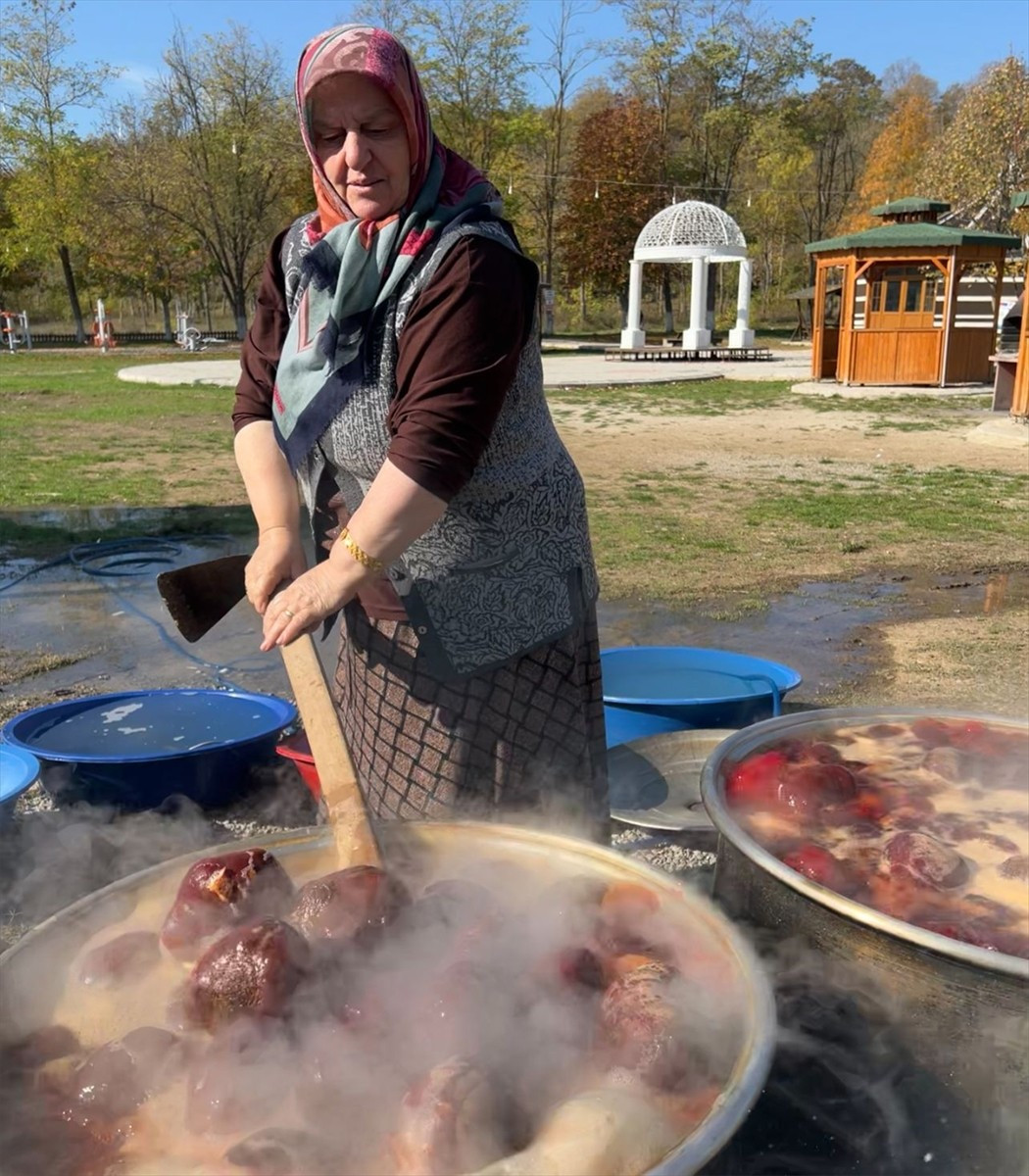 Samsun'un Kavak ilçesinde kışın özellikle tirit yemeğinin yanında tüketilen asırlık lezzet kocabaş...