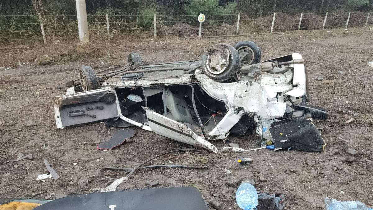 Samsun'un Terme ilçesinde devrilen otomobildeki 2 kişi yaralandı