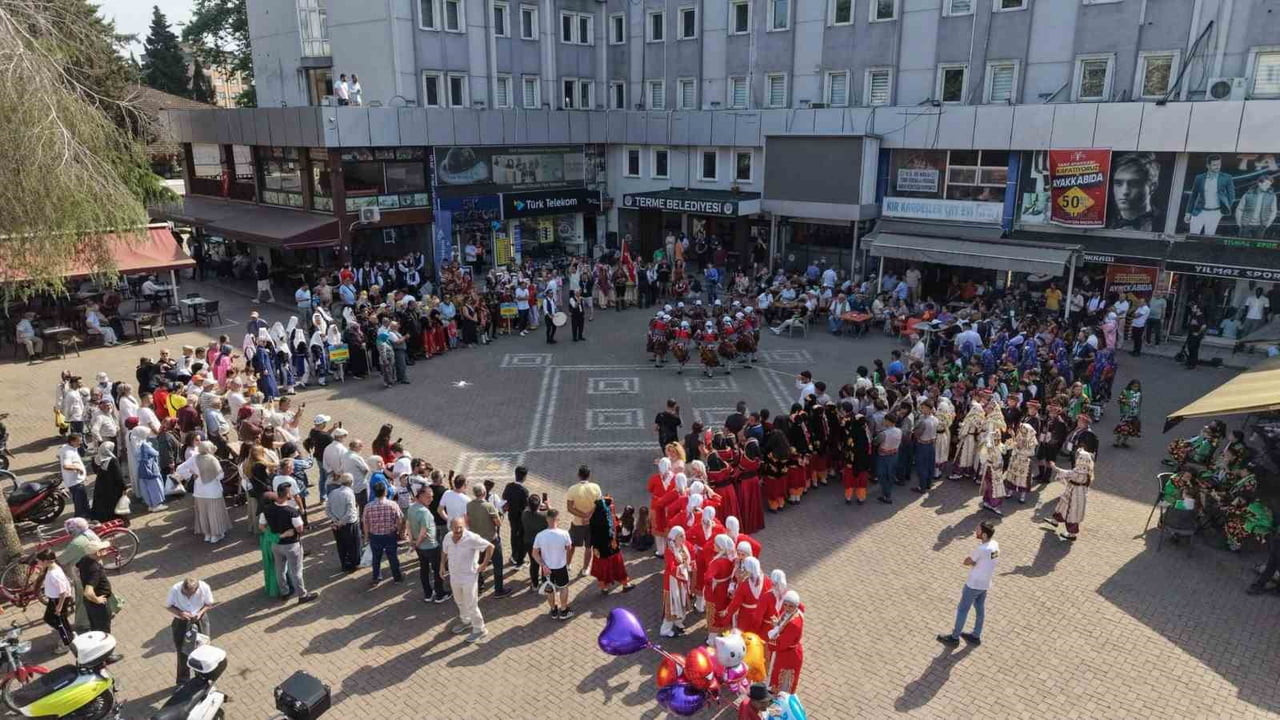 SAMSUN'UN TERME İLÇESİNDE HALK OYUNLARI ŞENLİĞİ RENKLİ GÖRÜNTÜLERLE BAŞLADI