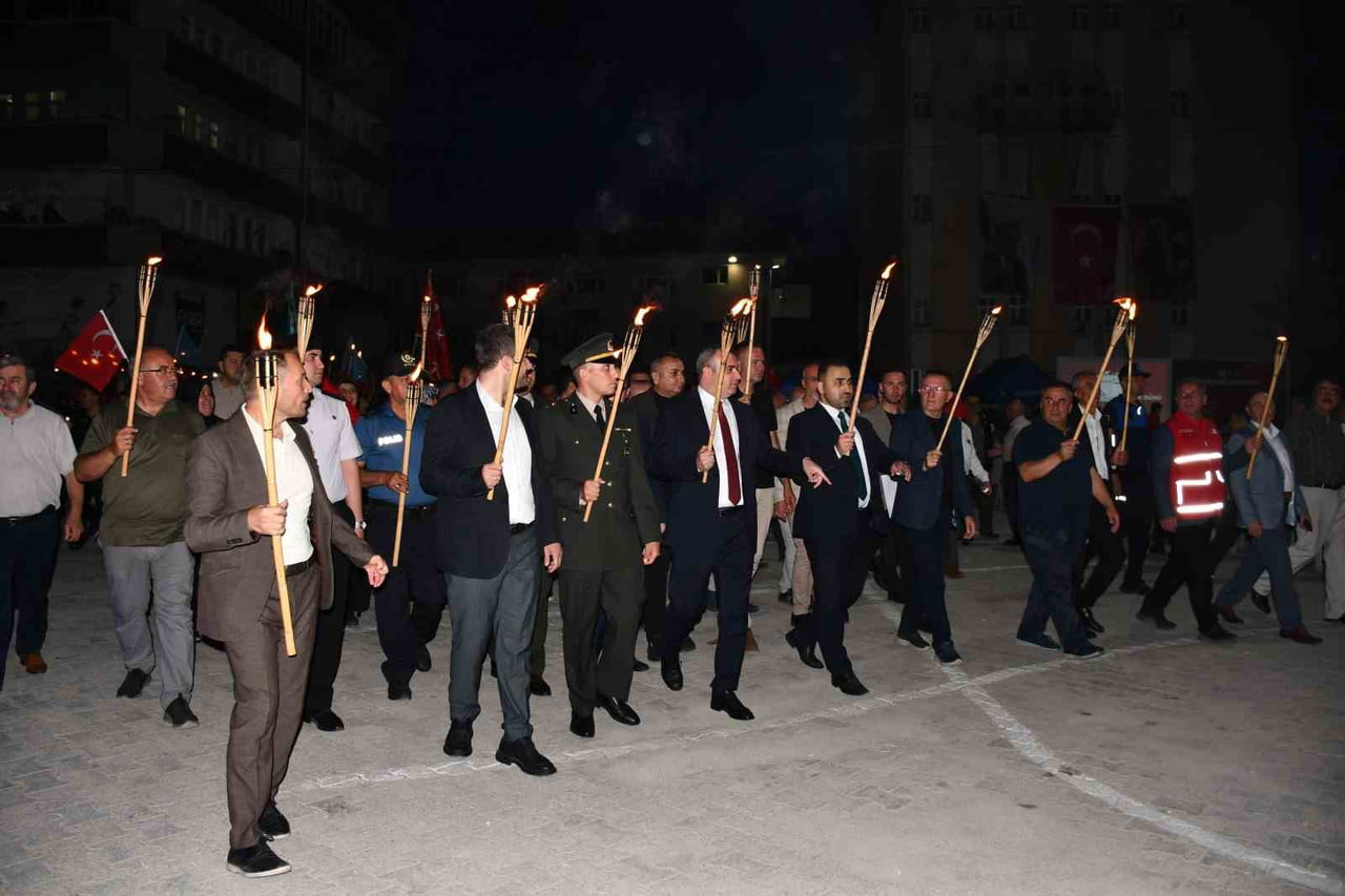 SAMSUN'UN VEZİRKÖPRÜ İLÇESİNDE 15 TEMMUZ DEMOKRASİ VE MİLLİ BİRLİK GÜNÜ DOLAYISIYLA DÜZENLENEN...