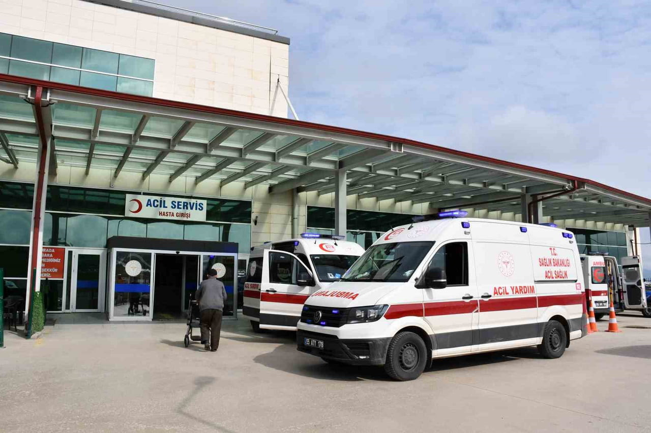 SAMSUN'UN VEZİRKÖPRÜ İLÇESİNDE MOTOSİKLETİN DEVRİLMESİ SONUCU MEYDANA GELEN FECİ KAZADA, 17...