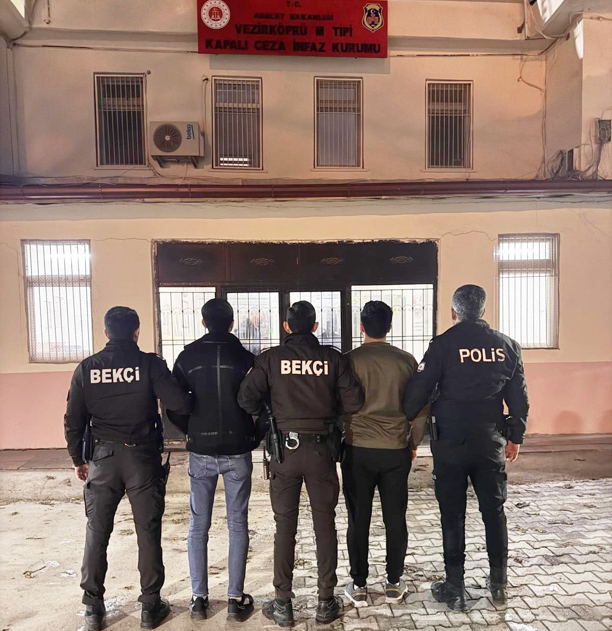 SAMSUN'UN VEZİRKÖPRÜ İLÇESİNDE SAHTE PARA KULLANILDIĞI TESPİT EDİLEN VE YAKALANAN 3 ŞÜPHELİ...