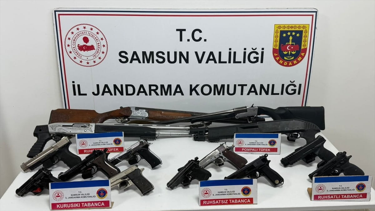Samsun'un Vezirköprü ilçesinde sosyal medyadan havaya ateş ettiği görüntüleri paylaşan 6 zanlı...