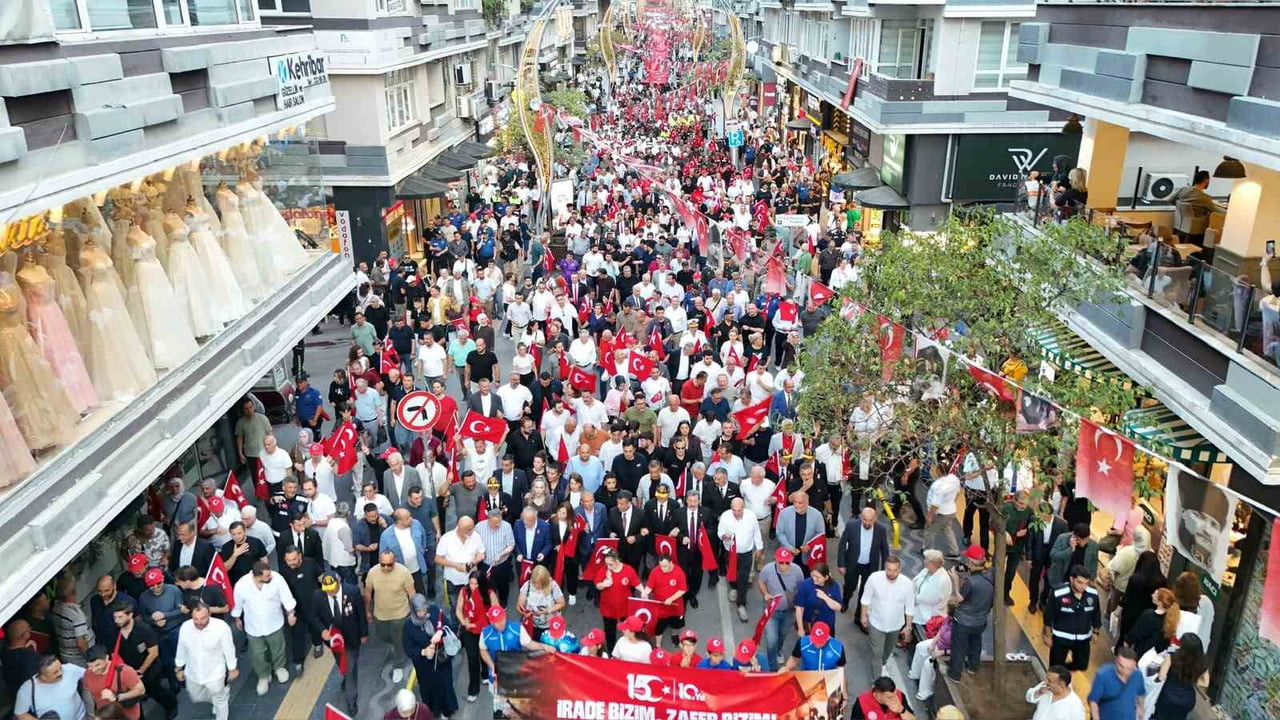 SAMSUN’DA 15 TEMMUZ DEMOKRASİ VE MİLLİ BİRLİK GÜNÜ DOLAYISIYLA DÜZENLENEN ETKİNLİKLERDE, ŞEHİTLER...