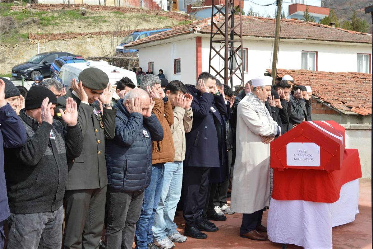Samsun’da 73 yaşında hayatını kaybeden Kıbrıs gazisi Mehmet Koç’un cenazesi, Havza ilçesinde...